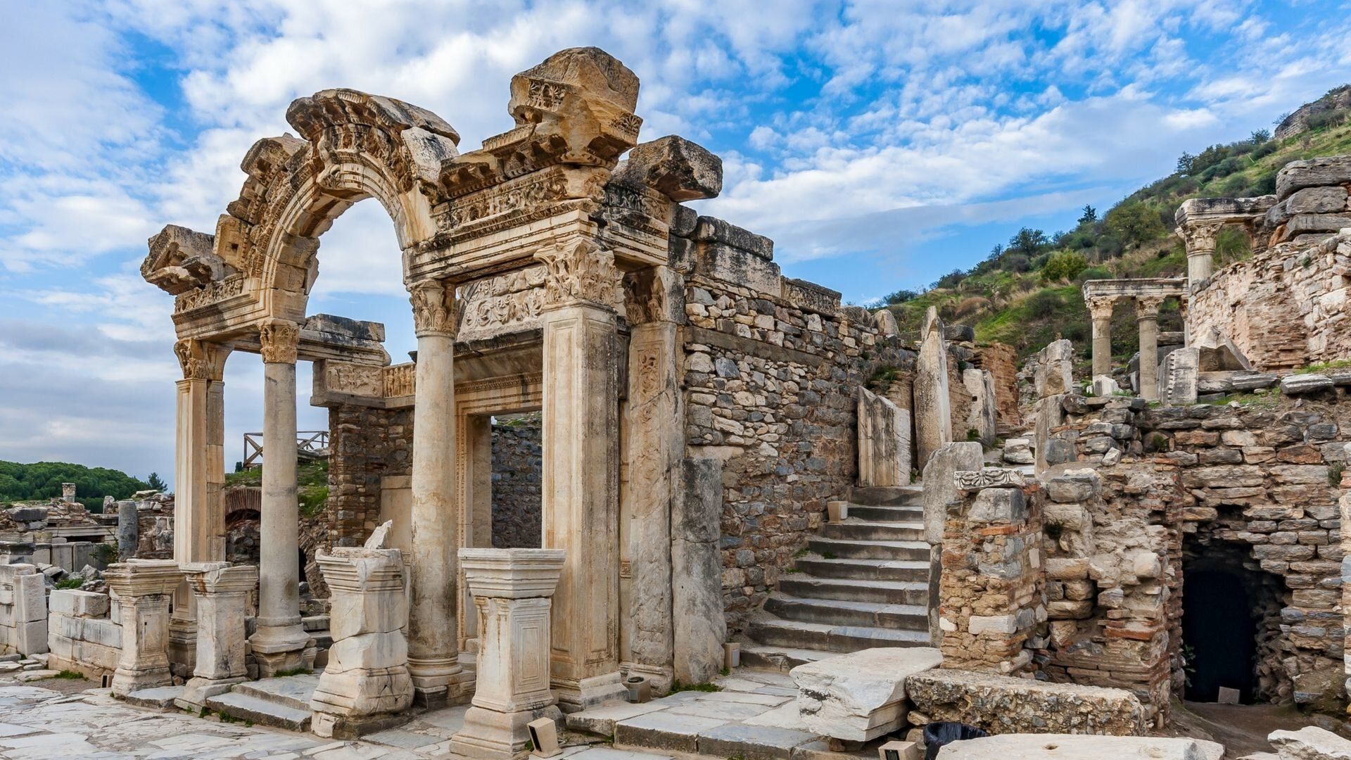 Hadrian’s Temple, Source: bioedilprogetti.com