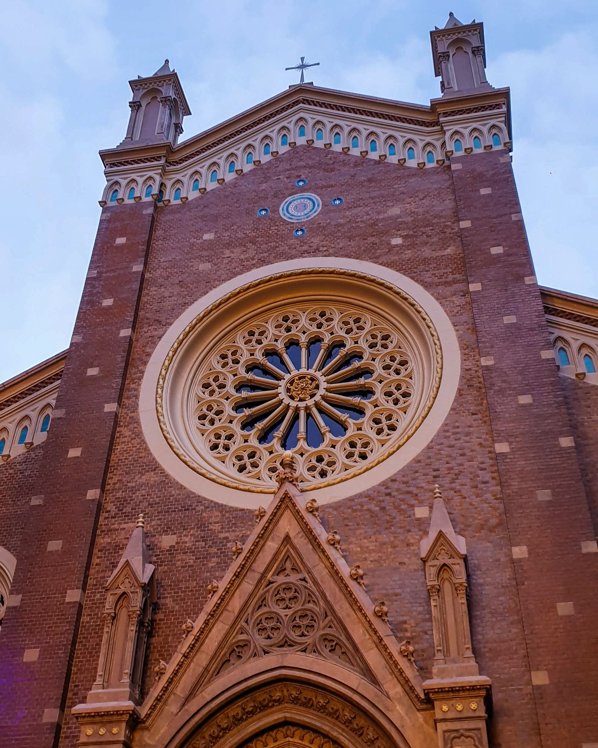 St. Anthony of Padua Church in Istanbul at night (photo by Argun Konuk).jpg
