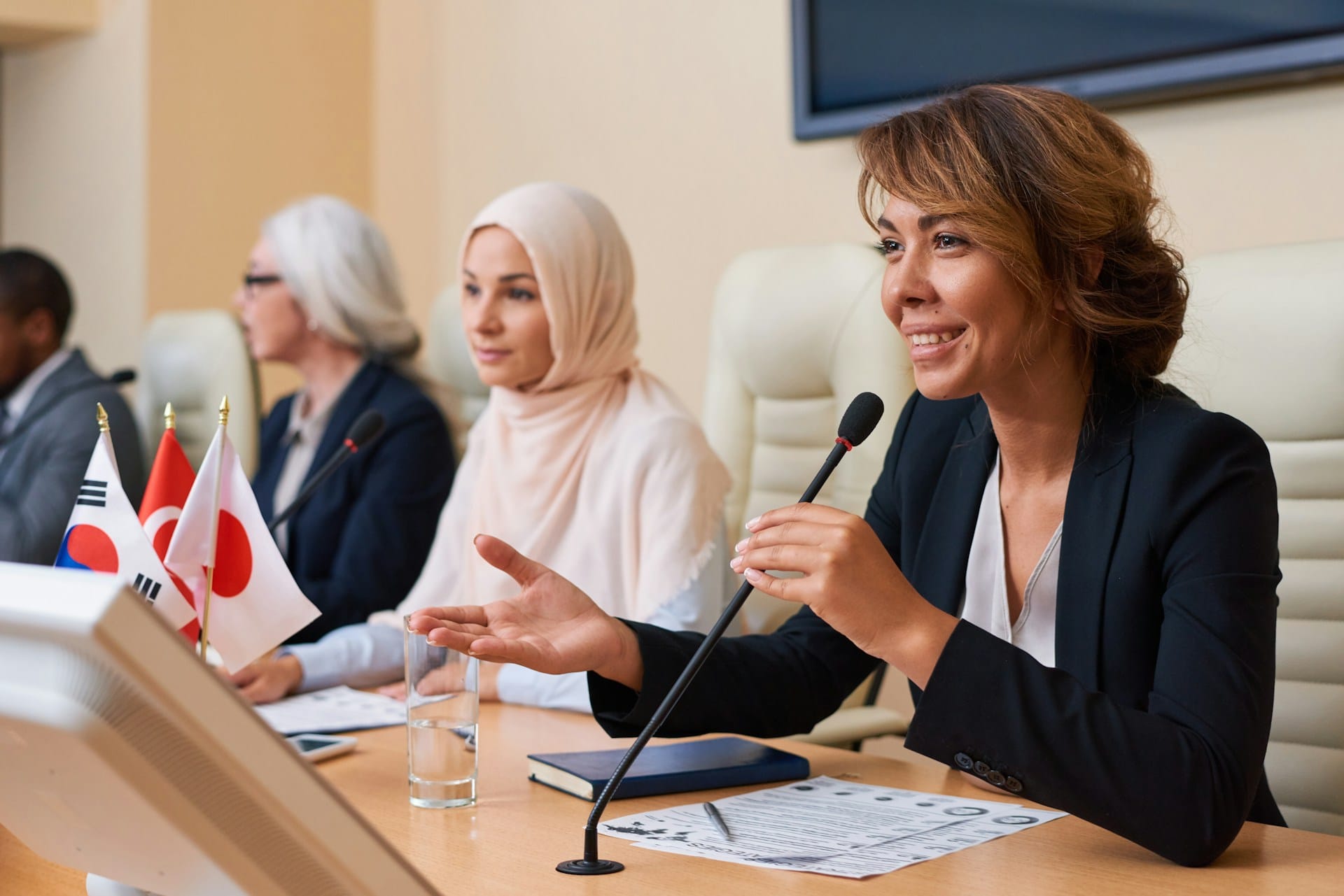 Residency advisor helping expat settle in Turkey with permit support