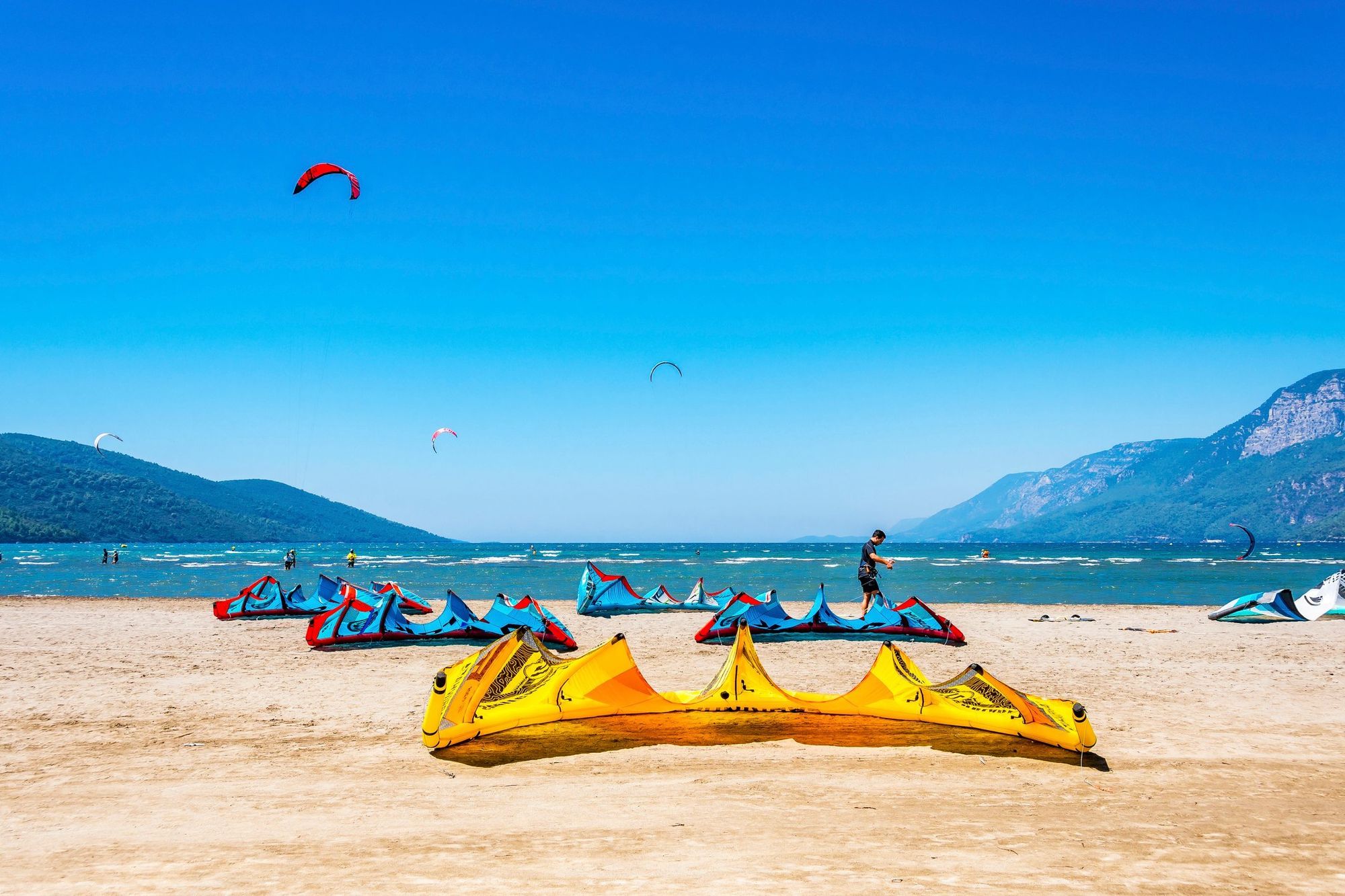 Akyaka draws hundreds of kitesurfers to the Gulf of Gökova every year. (iStock Photo)
