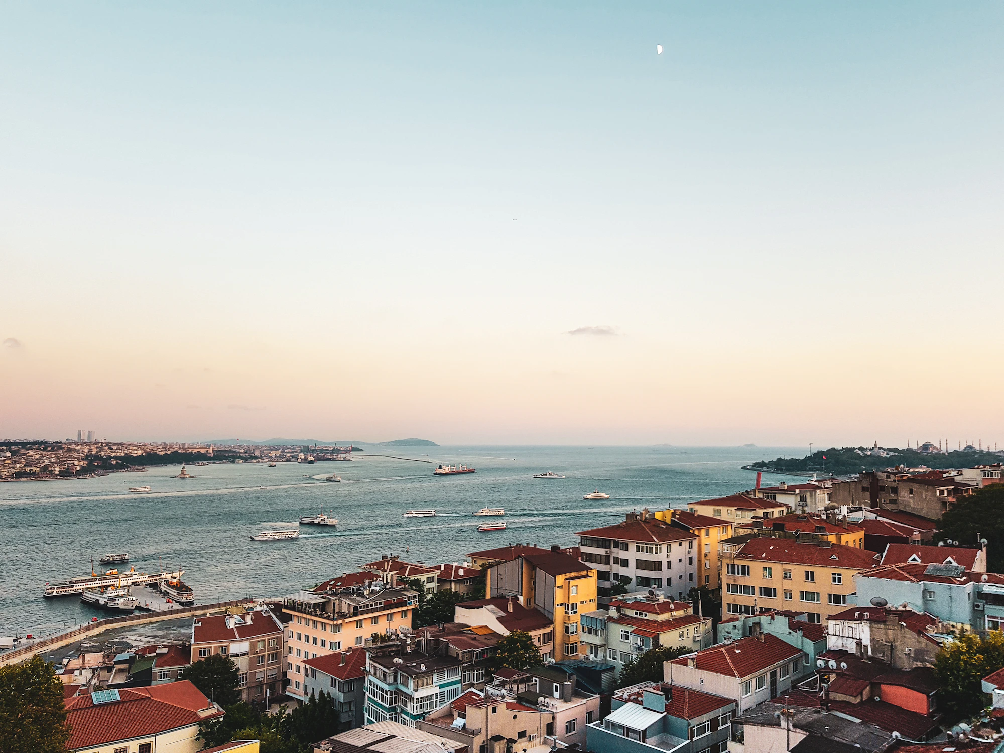 Expats managing Turkish residence permit delays with guidance